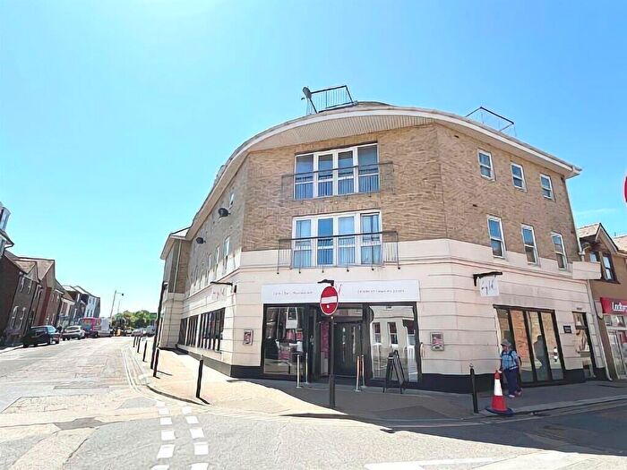 2 Bedroom Flat For Sale In Pyle Street, Newport, PO30