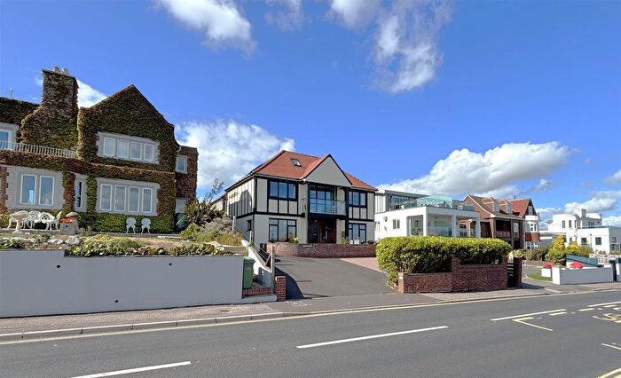 3 Bedroom Flat For Sale In Greenhill, Weymouth, DT4