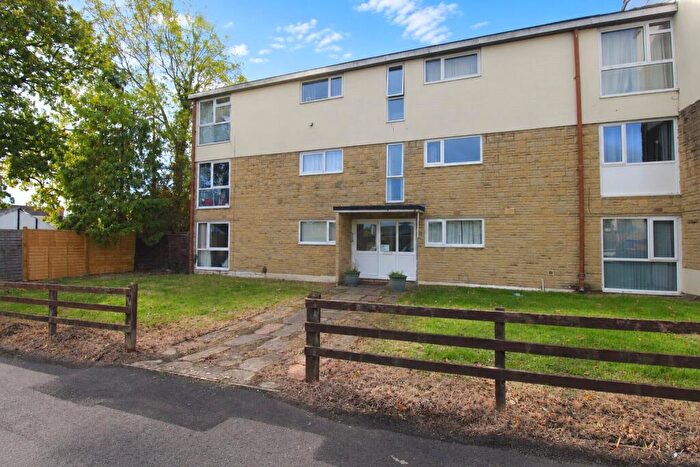 2 Bedroom Apartment For Sale In Hawthorn Grove, Trowbridge, BA14
