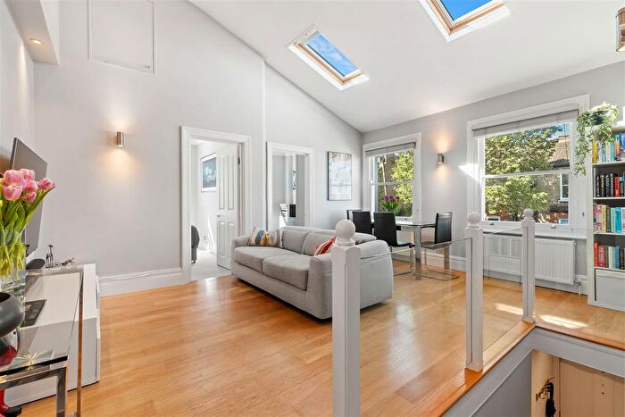 2 Bedroom Flat To Rent In Replingham Road, London, SW18