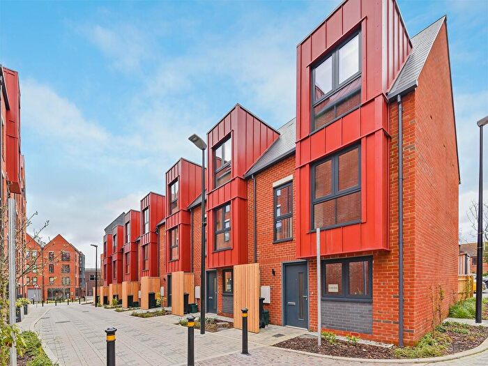 3 Bedroom Town House To Rent In Highfield Ave, Market Street Newbury, RG14