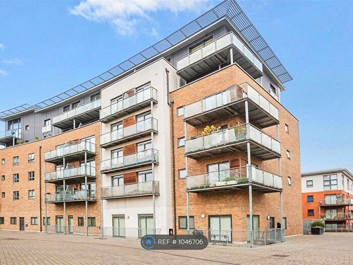 3 Bedroom Flat To Rent In Kingswood Court, London, SE13