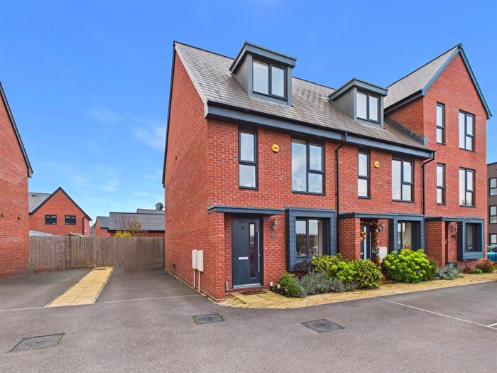 3 Bedroom Town House For Sale In Centurion Road, Innsworth, Gloucester, GL3