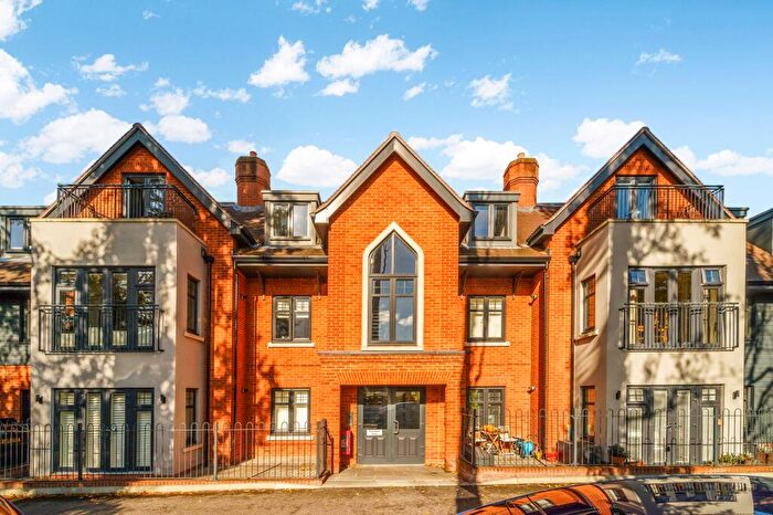 1 Bedroom Flat For Sale In Salisbury Road, Worcester Park, KT4