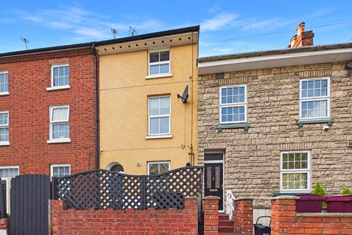 2 Bedroom Flat For Sale In Howard Street, Reading, Berkshire, RG1