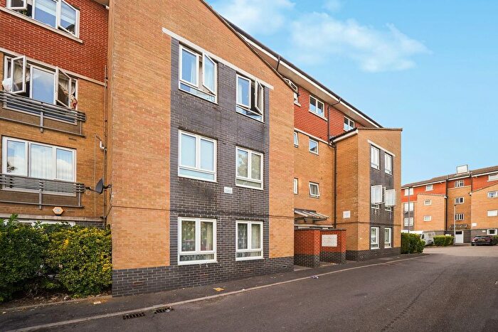 2 Bedroom Flat For Sale In Washbourne Court, Acton Close, London, N9