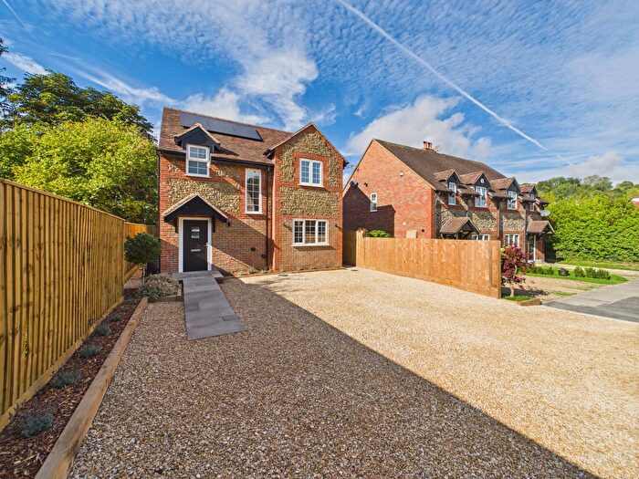 3 Bedroom Detached House For Sale In Barn Court, High Wycombe, Buckinghamshire, HP12