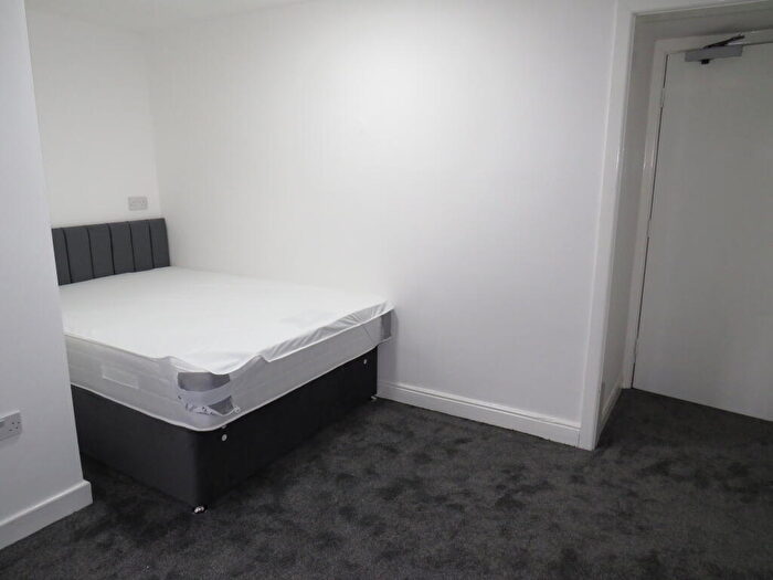 1 Bedroom Apartment To Rent In Skircoat Road, HX1