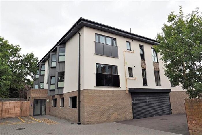 1 Bedroom Apartment To Rent In High Road, Loughton, IG10