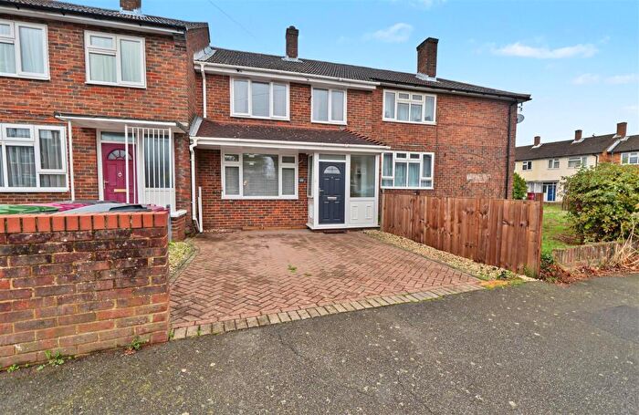 3 Bedroom House For Sale In Doddsfield Road, Slough, SL2
