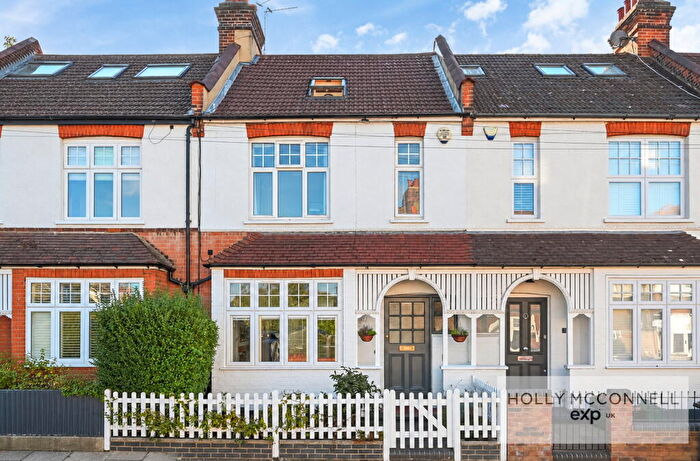 3 Bedroom Terraced House For Sale In Gilbert Road, Bromley, BR1