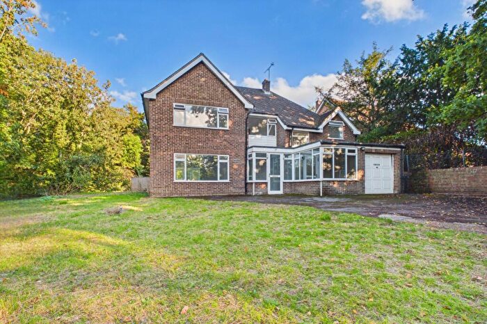 4 Bedroom Detached House To Rent In Shoppenhangers Road, Maidenhead, Berkshire, SL6