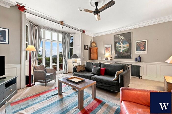 2 Bedroom Flat For Sale In Southwood Lane, London, N6