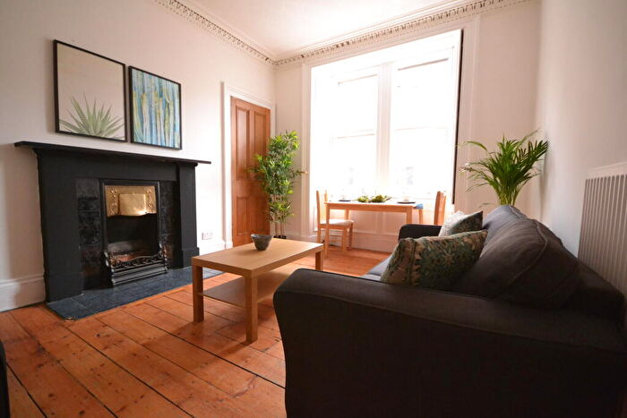 2 Bedroom Flat To Rent In Gardners Crescent, Edinburgh, EH3