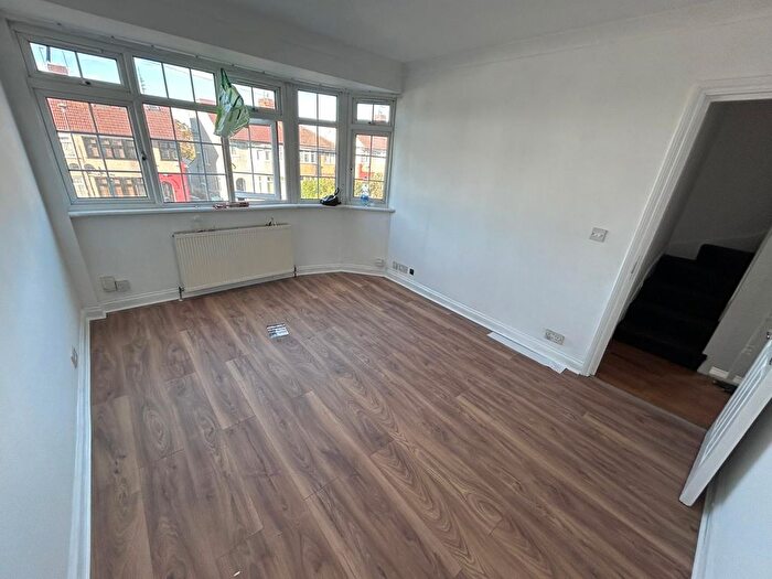 2 Bedroom Flat To Rent In Arundel Drive, Harrow, HA2