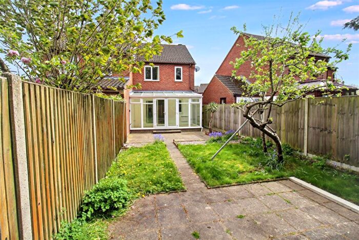3 Bedroom Semi-Detached House For Sale In Hamilton Close, North Walsham, NR28