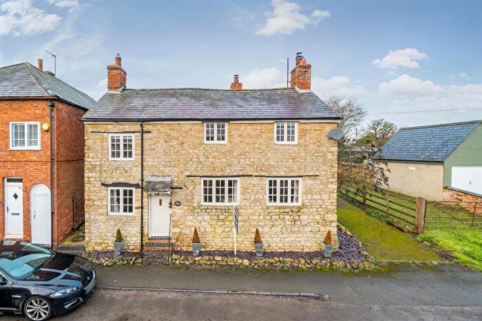 4 Bedroom House To Rent In Caldecote, Towcester, NN12