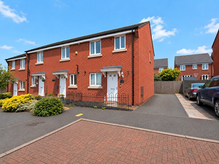 3 Bedroom End Of Terrace House For Sale In Butterworth Close, Wythall, B47
