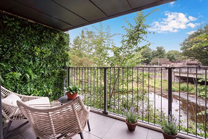 2 Bedroom Flat For Sale In / Lanark Road, Craiglockhart, Edinburgh, EH14
