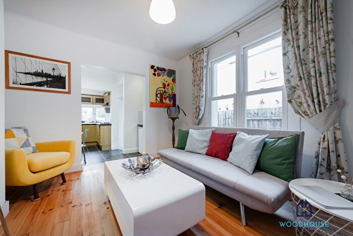 2 Bedroom Flat To Rent In Walm Lane, London, NW2