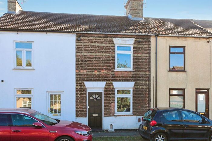 3 Bedroom Terraced House For Sale In Coneygree Road, Peterborough, PE2