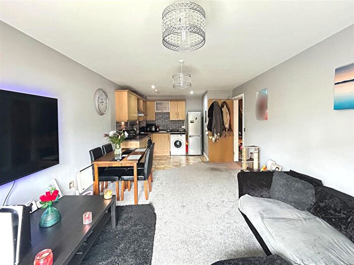 1 Bedroom Flat For Sale In Abbey Wharf, Canal Road, Selby, YO8