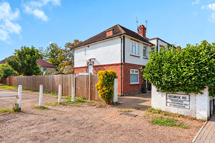 2 Bedroom Maisonette For Sale In Hounslow Road, Twickenham, TW2