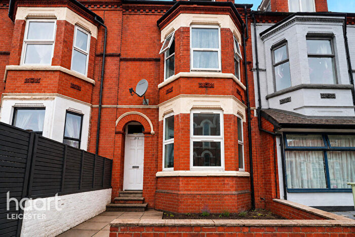 3 Bedroom Block Of Apartments For Sale In Fosse Road North, Leicester, LE3