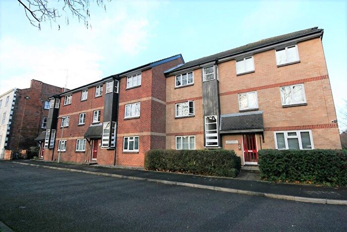 2 Bedroom Flat For Sale In Muirfield Close, Reading, RG1