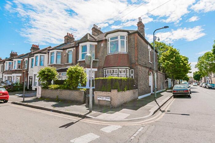 4 Bedroom End Of Terrace House To Rent In Henley Road, Ilford, IG1