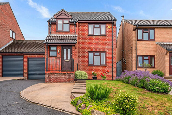3 Bedroom Detached House For Sale In The Yews, Horndean, PO8