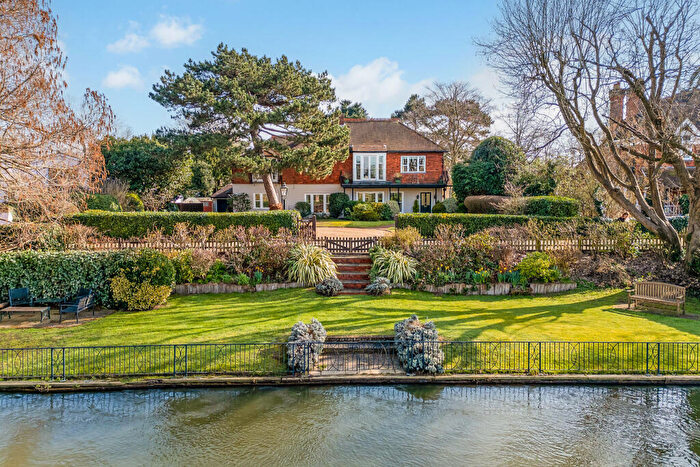 6 Bedroom Detached House For Sale In River Road, Taplow, Maidenhead, SL6
