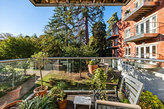 1 Bedroom Flat For Sale In Lynwood Village, Ascot, SL5