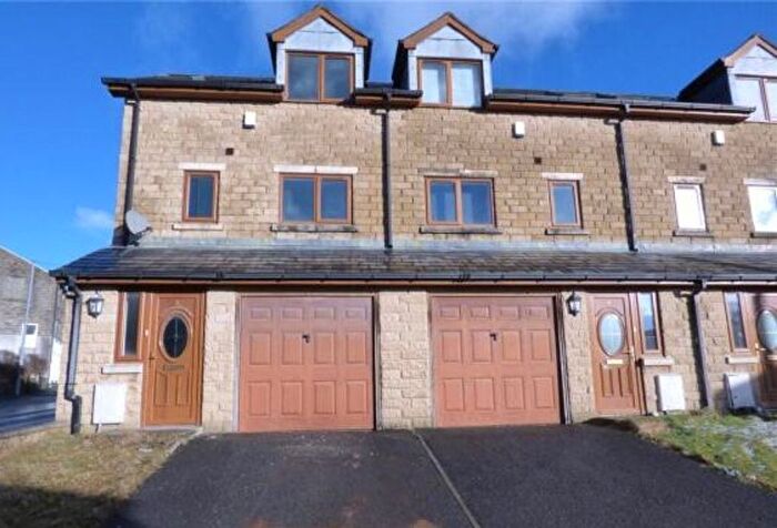 4 Bedroom Semi-Detached House For Sale In Shawclough Mews, Rossendale, BB4