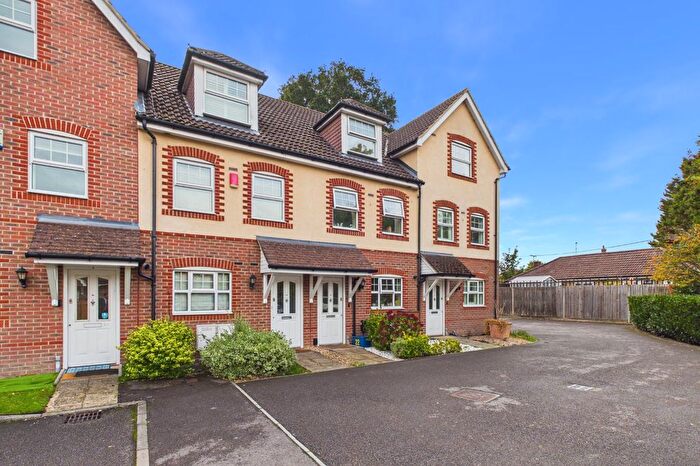 3 Bedroom Terraced House For Sale In Glenwood Court, Farnborough, Hampshire, GU14