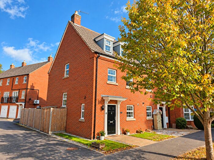 3 Bedroom Terraced House For Sale In Langstone Ley, Welwyn Garden City, AL7
