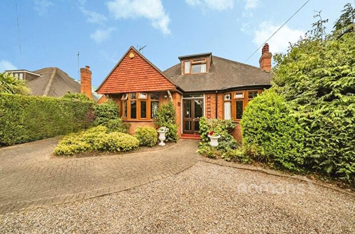 4 Bedroom Bungalow For Sale In Hilltop Road, Earley, Reading, RG6