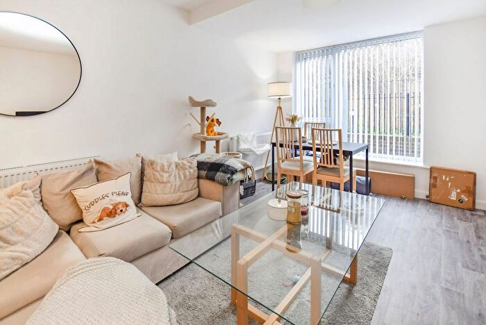 2 Bedroom End Of Terrace House To Rent In Millfold Rise, Rotherham, S60