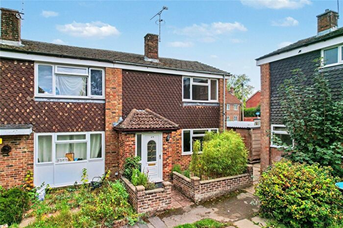 2 Bedroom End Of Terrace House For Sale In Bardsley Drive, Farnham, Surrey, GU9