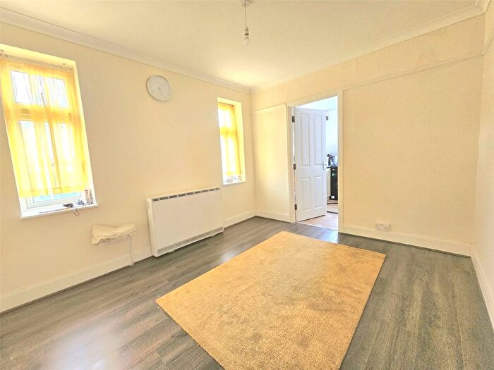 2 Bedroom Flat To Rent In Slewins Lane, Hornchurch, RM11