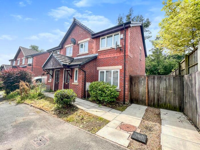 3 Bedroom Semi-Detached House For Sale In Greengate Close, Bury, BL9