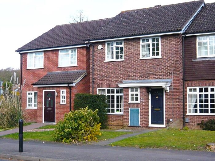 4 Bedroom Semi-Detached House To Rent In Broadacres, GU3