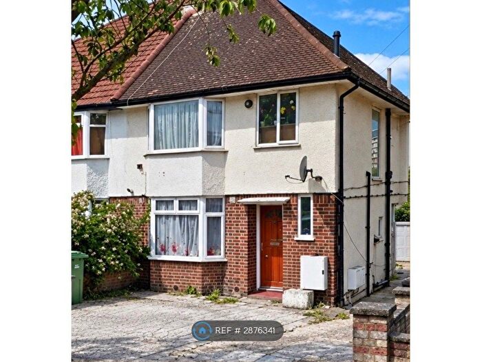 2 Bedroom Maisonette To Rent In Selborne Gardens, London, NW4