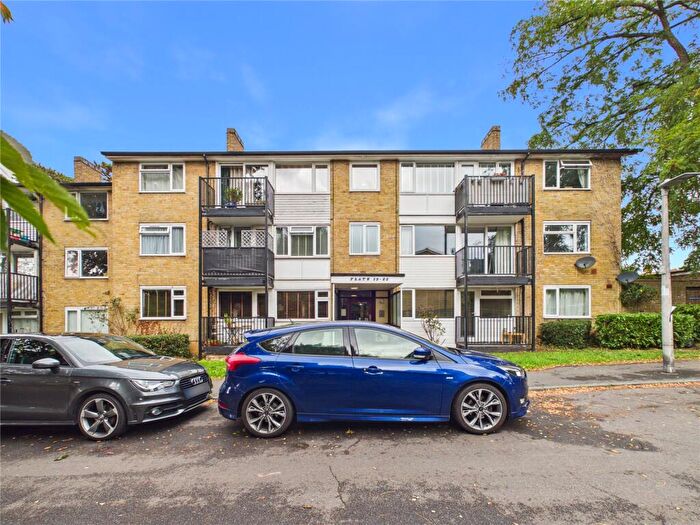 2 Bedroom Apartment To Rent In Chaulden House Gardens, Hemel Hempstead, Hertfordshire, HP1