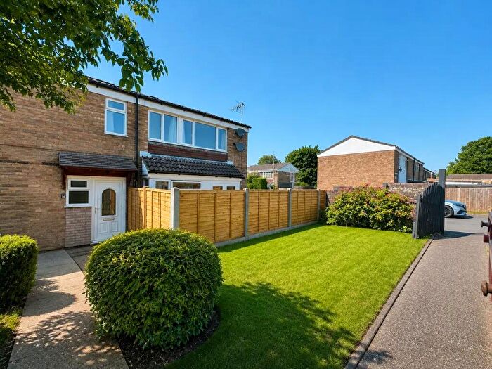 2 Bedroom Maisonette To Rent In Cleveland Close, Basingstoke, RG22