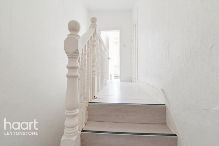 2 Bedroom Flat To Rent In Grove Green Road, London, E11