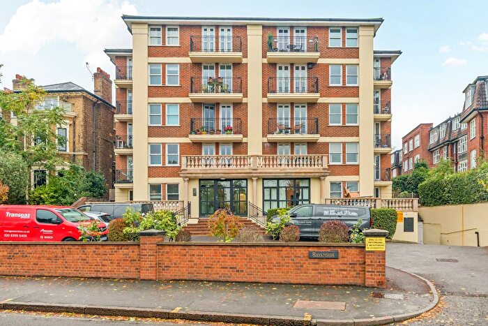 2 Bedroom Flat For Sale In Portsmouth Road, Surbiton, KT6