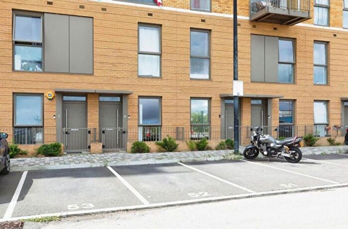 3 Bedroom Town House For Sale In Minerva Place, Gillingham Gate Road, Chatham, Kent, ME4
