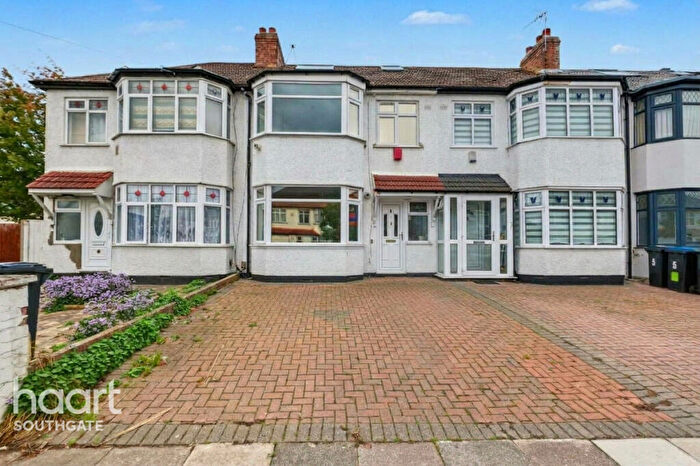 4 Bedroom Terraced House For Sale In Pembroke Road, London, N13