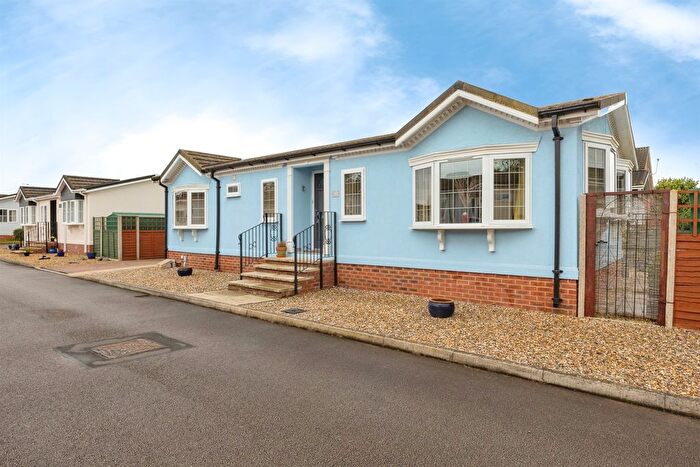 2 Bedroom Mobile/park Home For Sale In Bramble Close, Attleborough, NR17